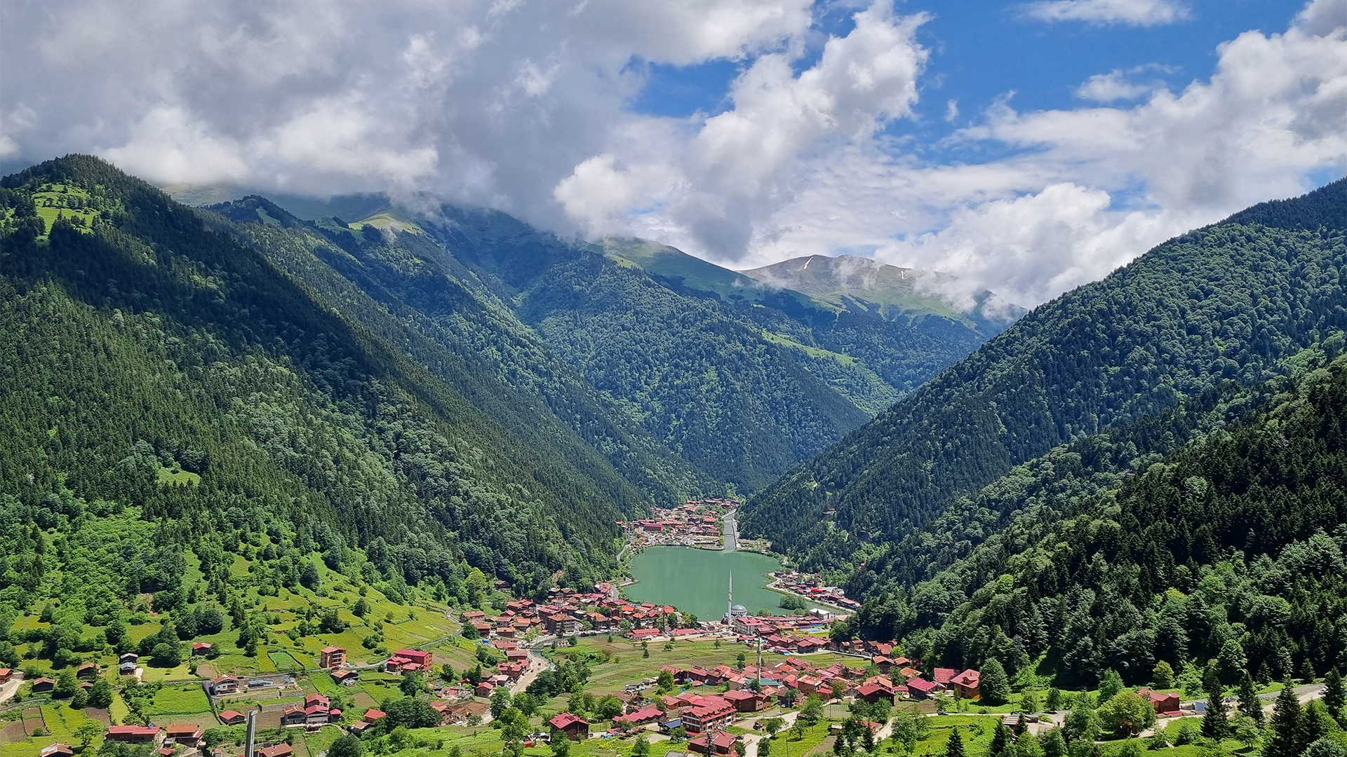 Rize Günübirlik Turlar: Uzungöl Turu ile Karadeniz’in Kartpostallık Güzelliğine Yolculuk