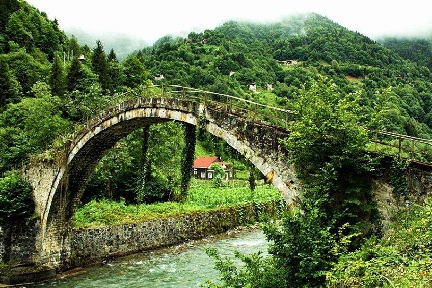 Rize Sevdaluk Köprüsü Rize Sevdaluk Köprüsü ve Fırtına Vadisi doğa manzarası