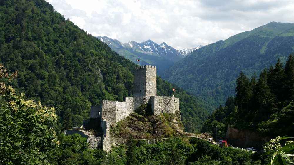 Zilkale – Rize Fırtına Vadisi tarihi kale ve Karadeniz manzarası
