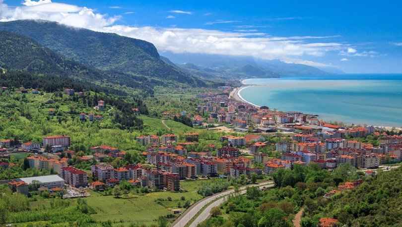 Karadeniz Sahil Şeridi – Rize deniz manzarası, dalgalar ve sahil yolu