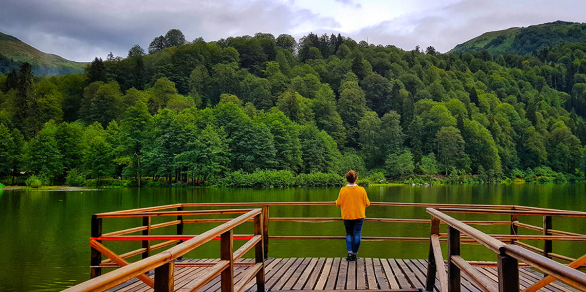 Borçka Karagöl – Artvin Karadeniz doğa gölü, orman ve yansıma manzarası